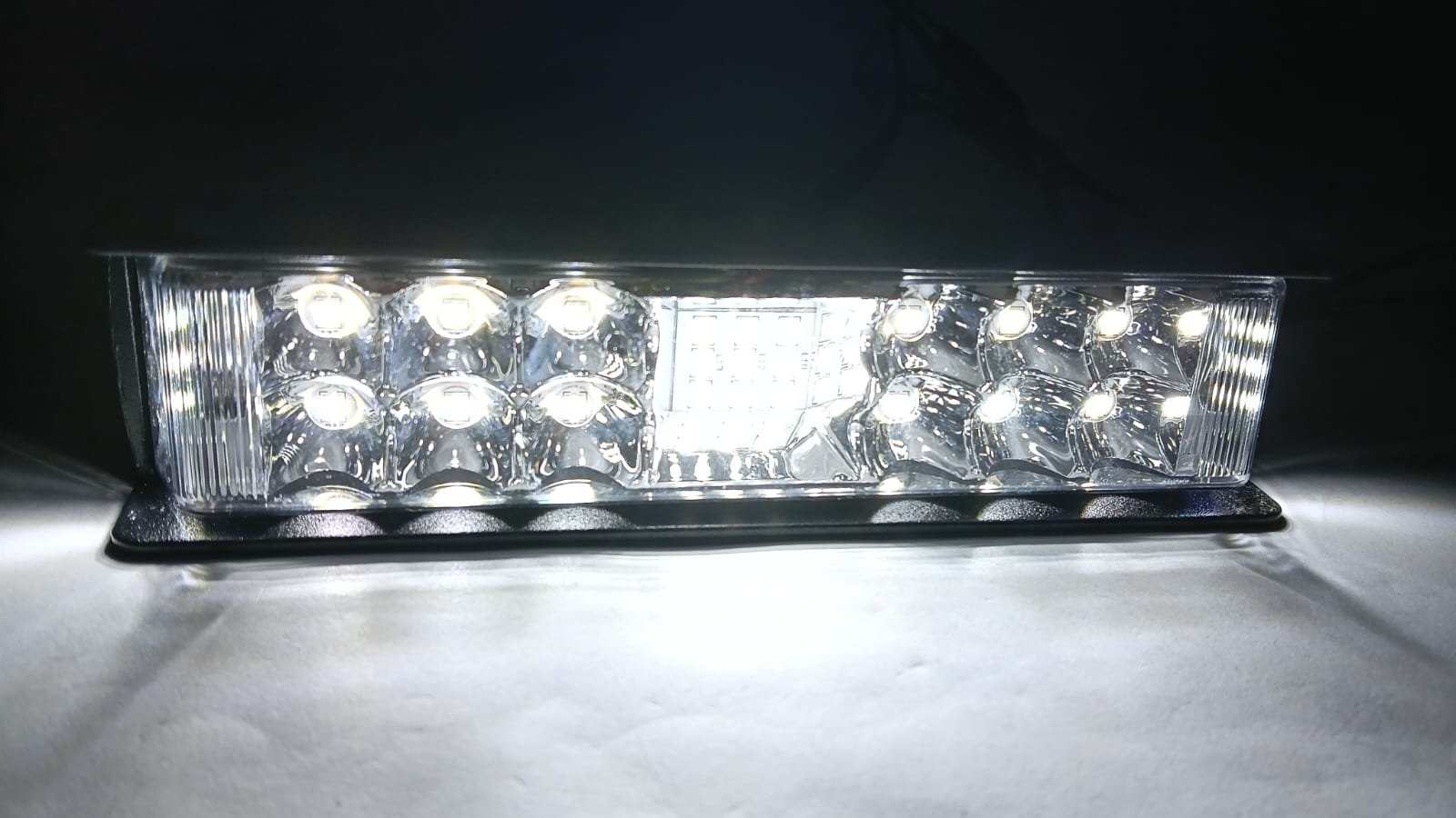 EXPLO REC LINEAL BLANCO 27 LED DE LUJO 16X4 CM (XK-W381-WY)